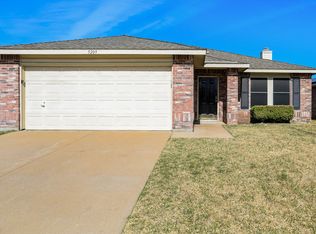 5209 Royal Burgess Dr, Fort Worth, TX 76135