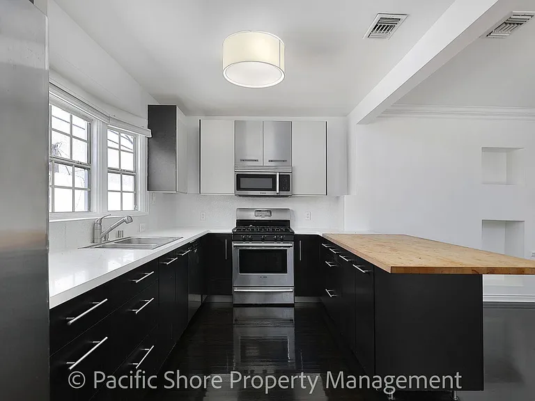 1521 S Curson Ave — Photo 6