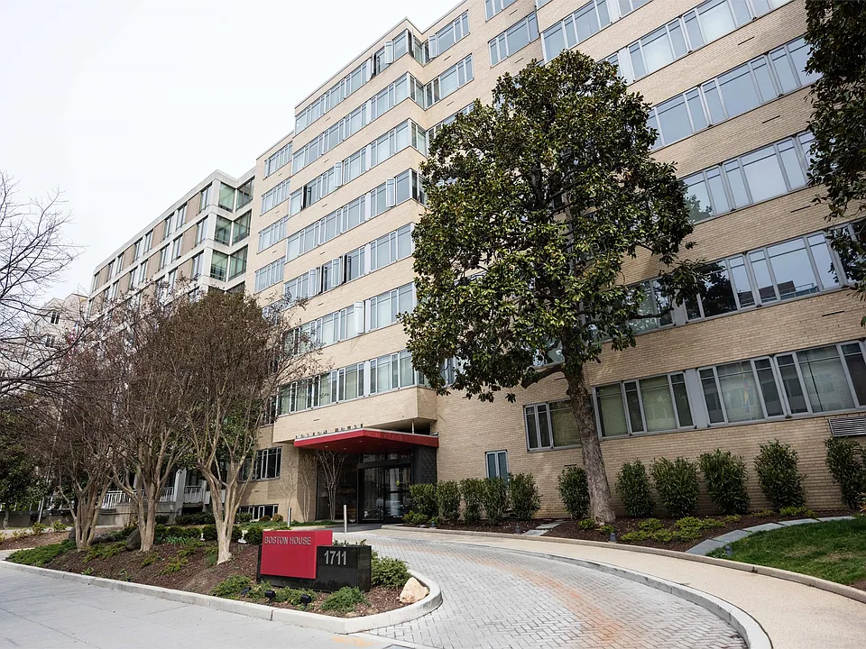 1711 Massachusetts Ave NW #218