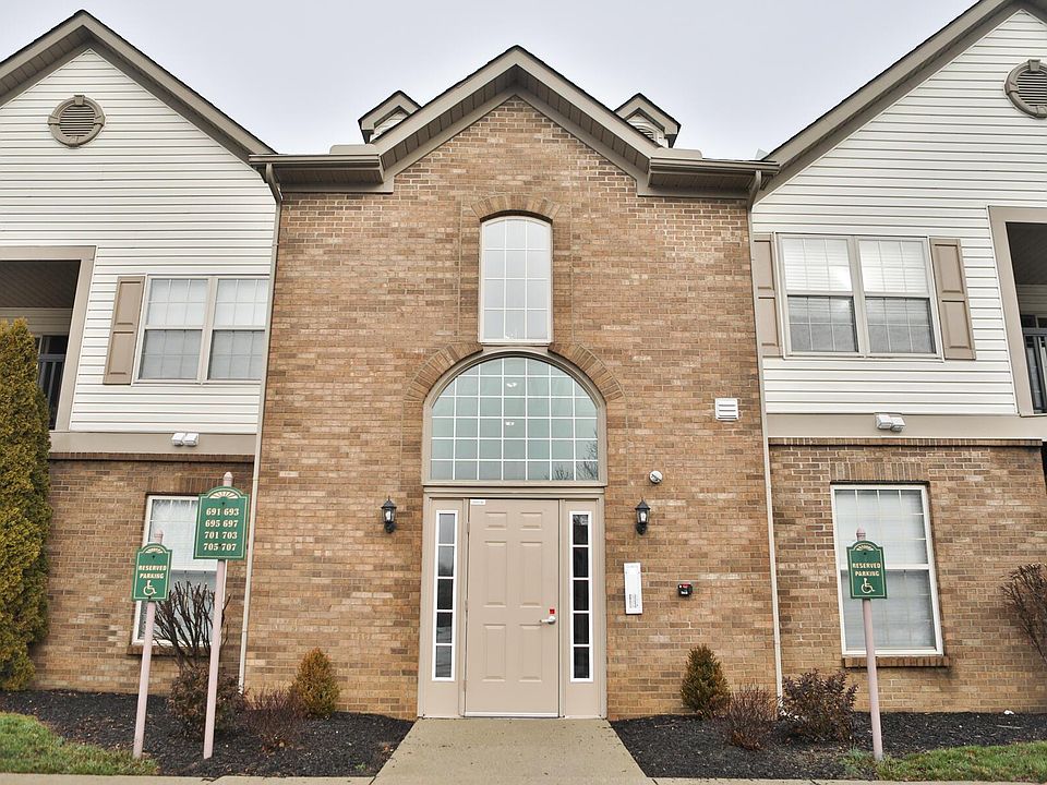 1st image of 693 Hidden Springs Dr