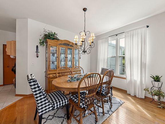 5th image of 7511 Burshire Dr