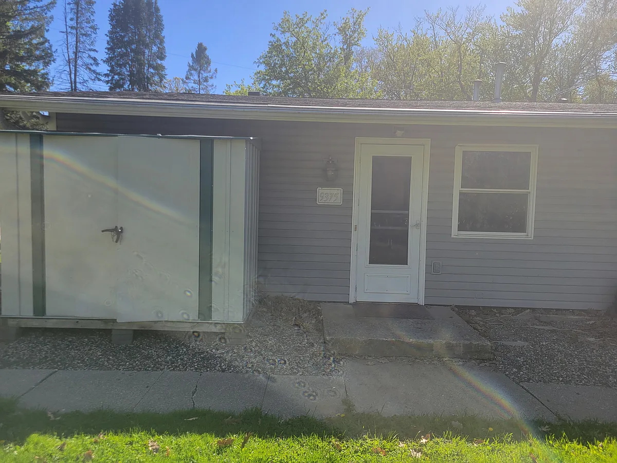 Building Photo - 9375 Country Dr