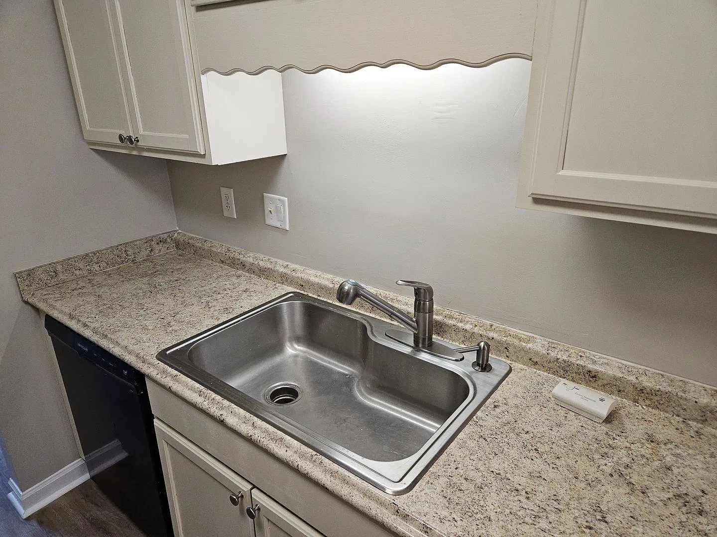 Renovated Brick Townhome in Smyrna — Photo 3
