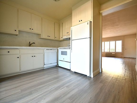 4th image of 135 Sharene Ln APT 37