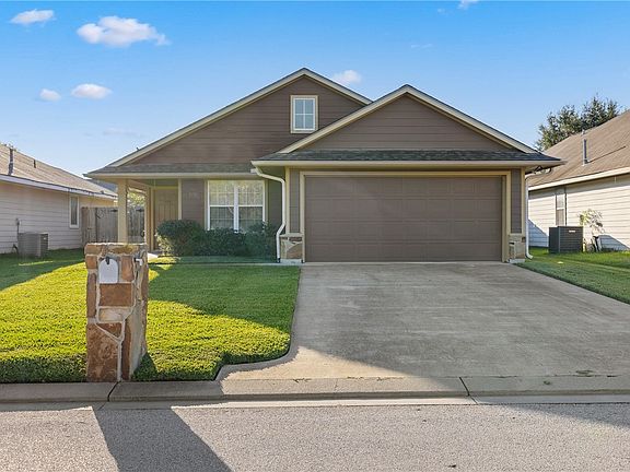3rd image of 1030 Crested Point Dr