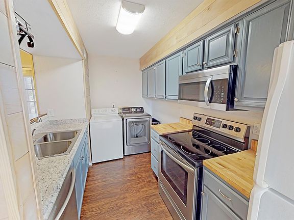 2nd image of 2411 De Lee St APT 18