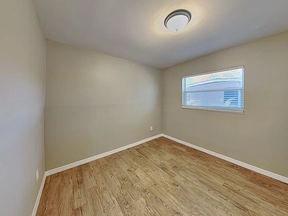 4th image of 4115 Lake Lawne Ave