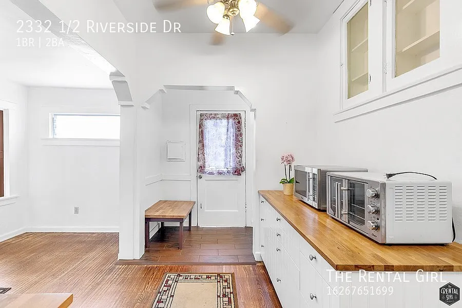 Sweet 1 Bed/ 1.5 Bath + Bonus Room In Frogtown/Silver Lake | Hillside Oasis | Private Upper Deck/... — Photo 2