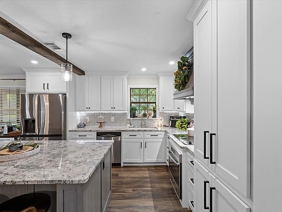 5th image of 805 Imperial Ln