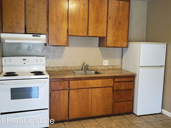 2nd image of 894 El Camino Ave APT 2