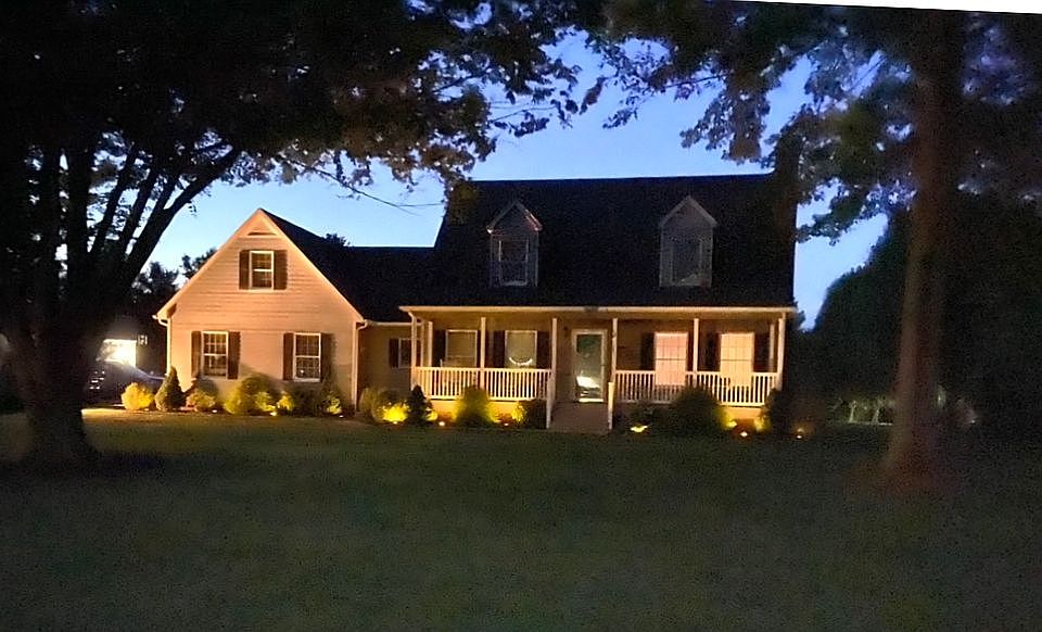 2nd image of 8 Sunset Dr