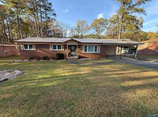 1524 Arrowhead Dr, Gadsden, AL 35903