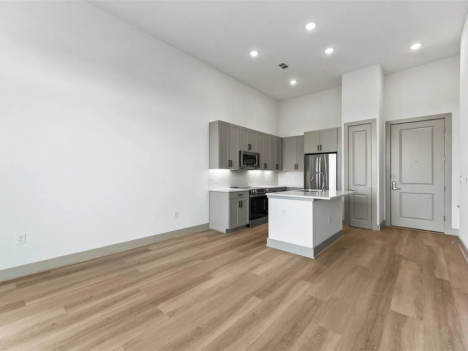 1 bed, 1.0 bath, 683 sqft, $2,155 — Photo 4