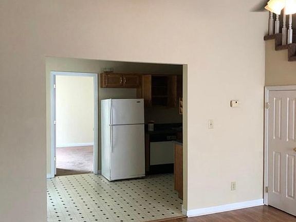 2nd image of 1498 Redwood Dr NE