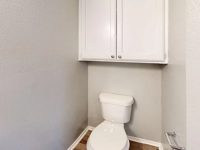 Davis Square Apartments — Photo 28