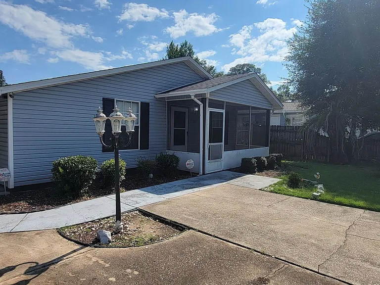 2301 W Mallory St — Photo 4