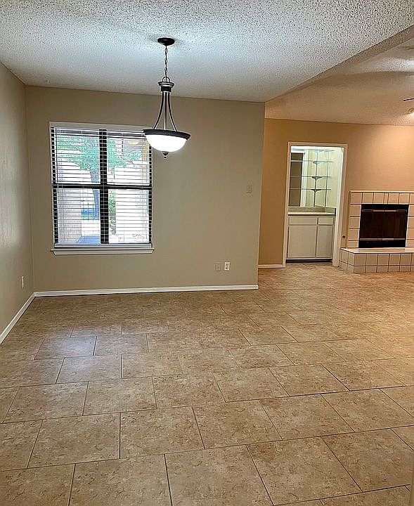 1st image of 2221 Valleyview Blvd