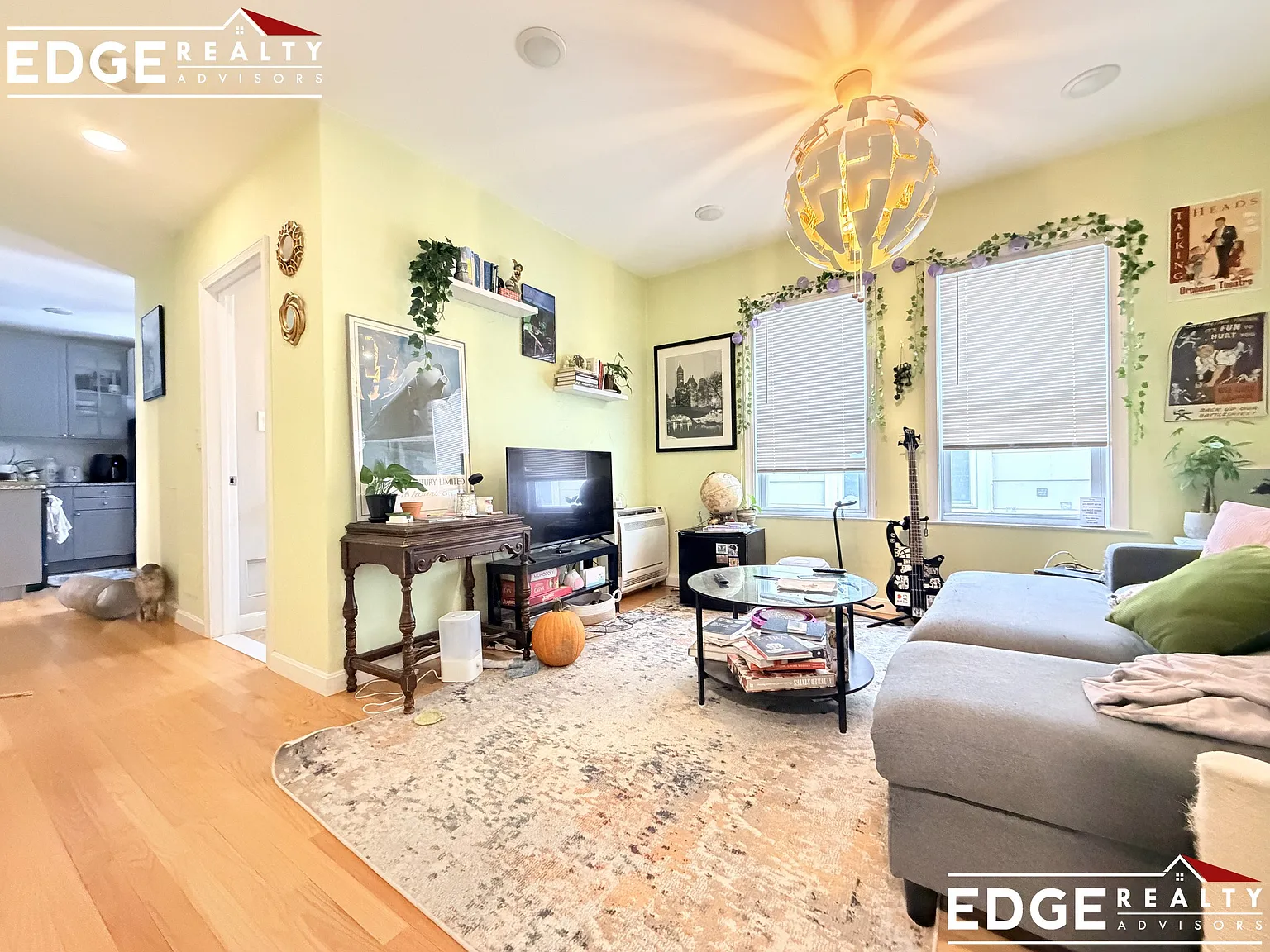 3 bed, 1050 sqft, $3,600 — Photo 2