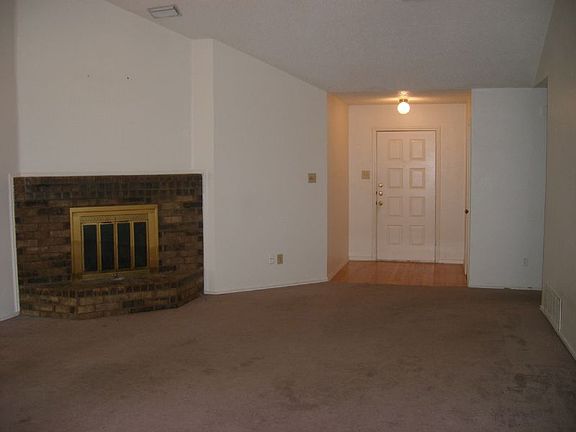 4th image of 909 Larue Dr