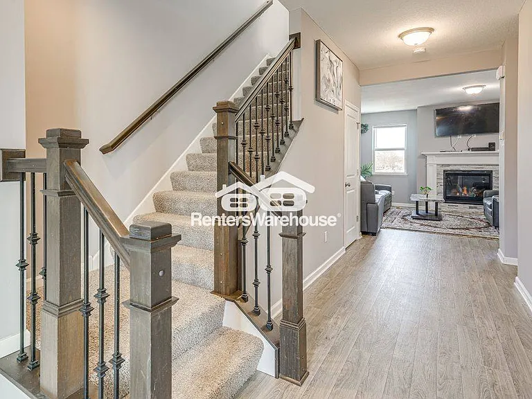 923 112th Ln NE — Photo 3