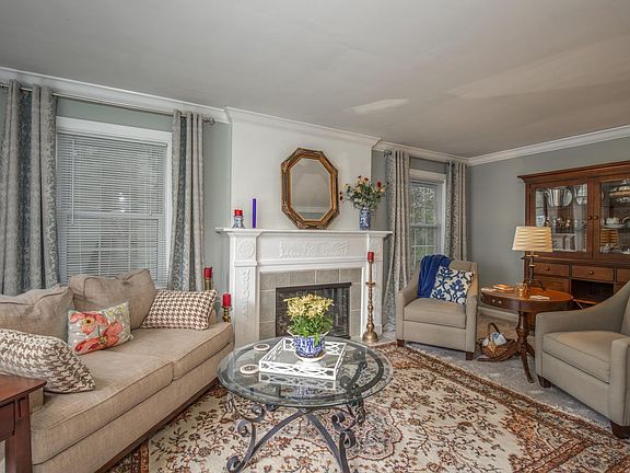 4th image of 825 Brookside Dr