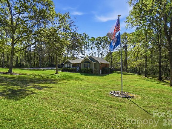 4th image of 3178 Emerald Ln