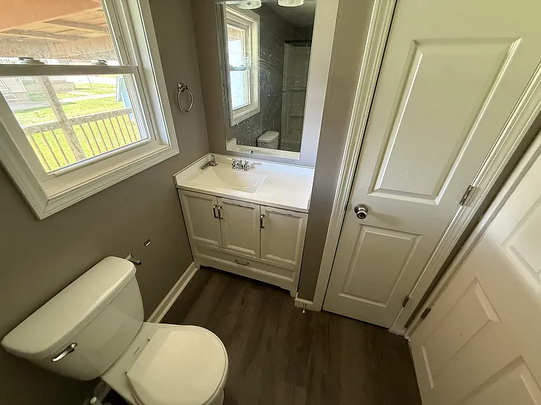 1130 N Main St — Photo 10