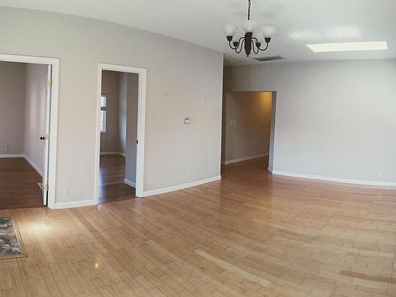 5th image of 839 Prevost St