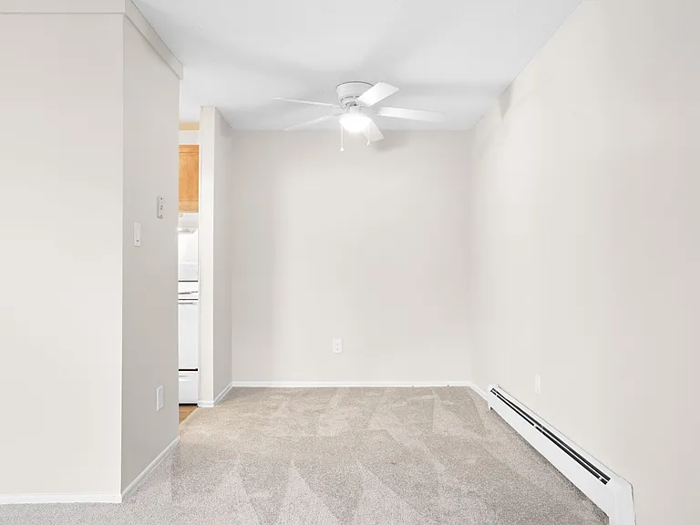 The Hillcrest Apartments — Photo 18