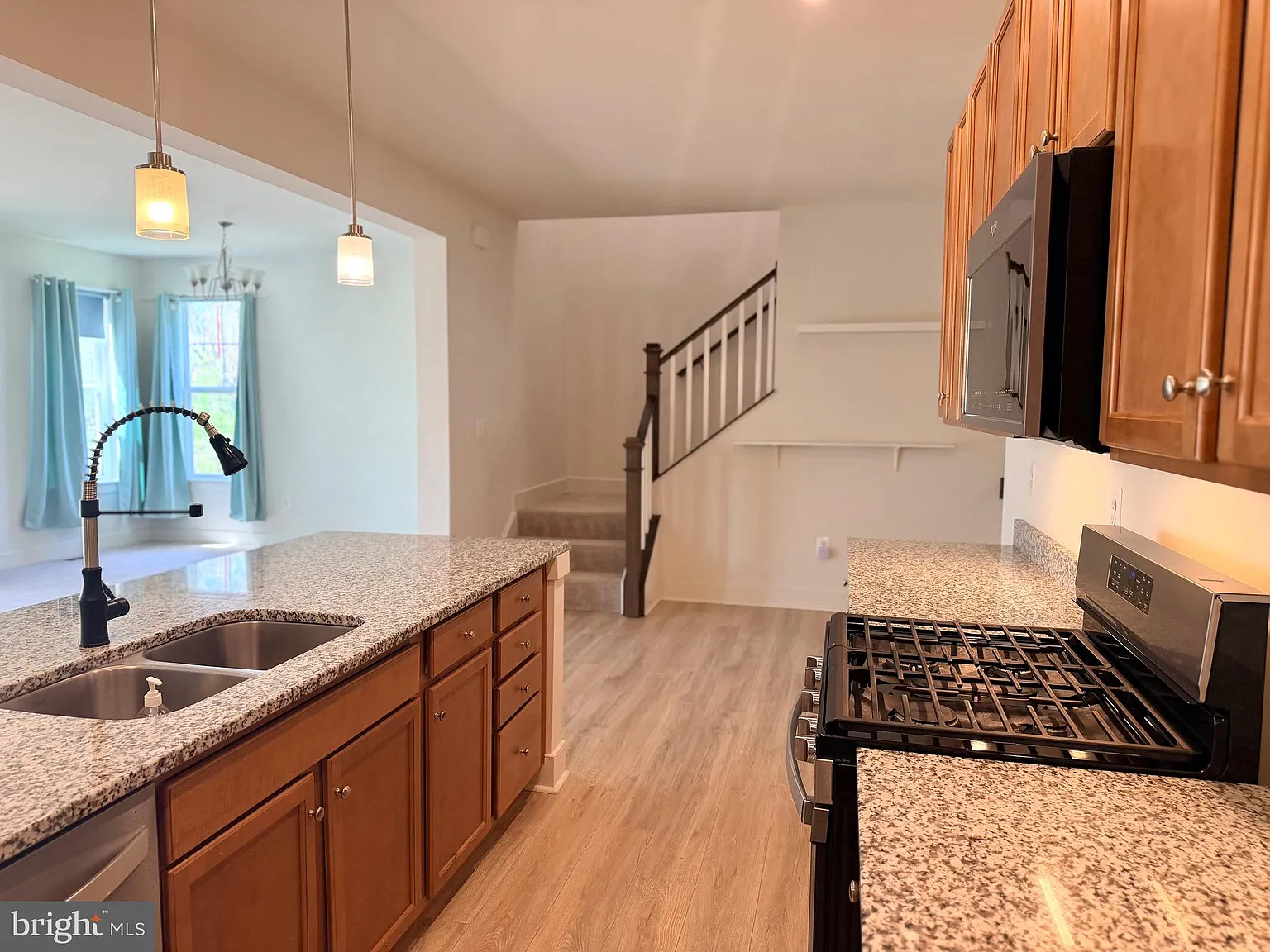 4 bed, 2.5 bath, 2656 sqft, $3,600 — Photo 4