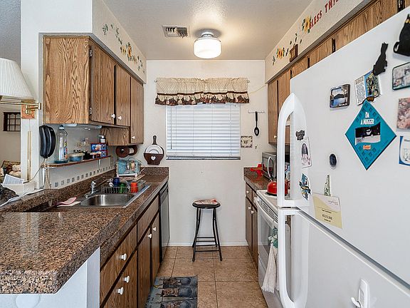 5th image of 9019 W Elm St Unit 4