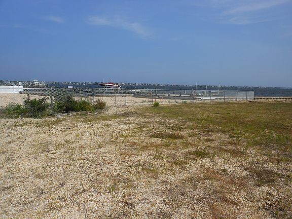 3rd image of 1736A Bay Isle Dr