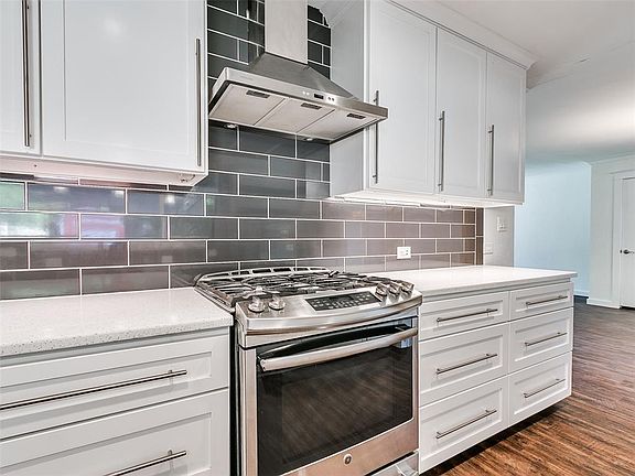 3rd image of 2020 NW 47th St