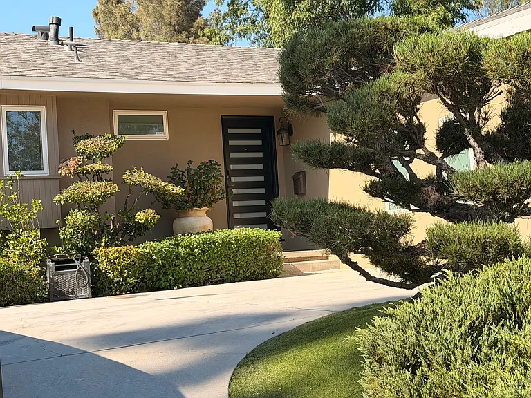 20411 Aetna St — Photo 1