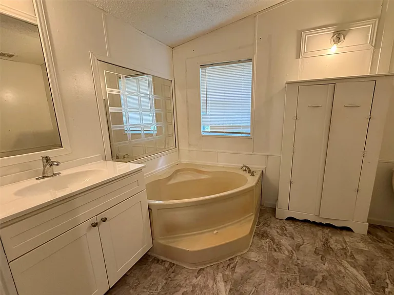 27614 Southland Dr — Photo 6