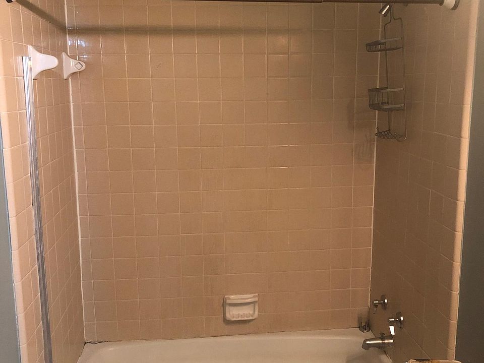 2nd image of 866 Arlington Ave APT 202
