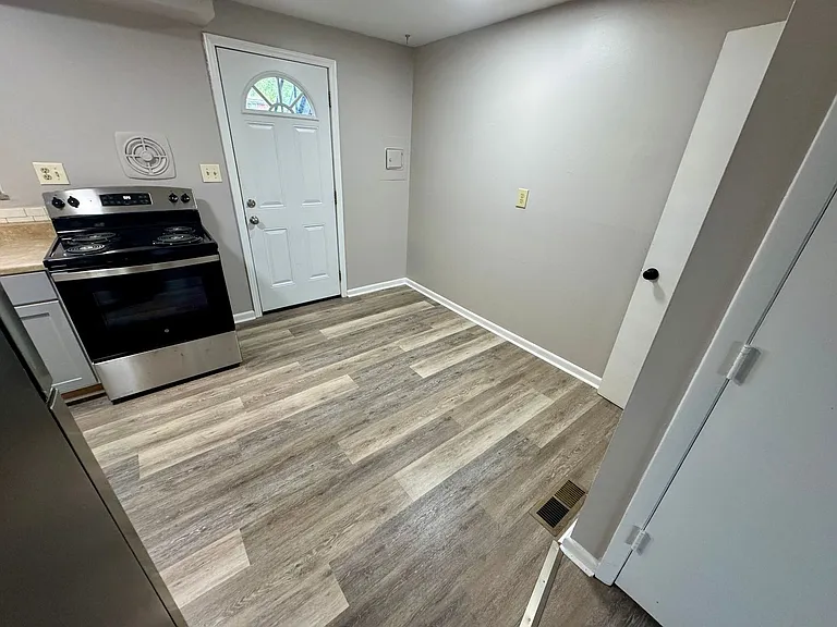 4944-4958 Arbor Village Drive — Photo 7