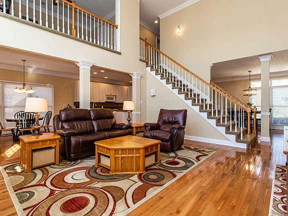 4th image of 241 Valley View Dr