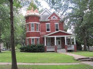 301 Elm St APT 3, Leavenworth, KS 66048