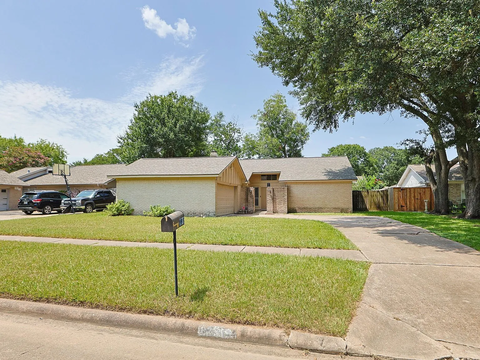 3 bed, 2.0 bath, 1548 sqft, $1,995 — Photo 2