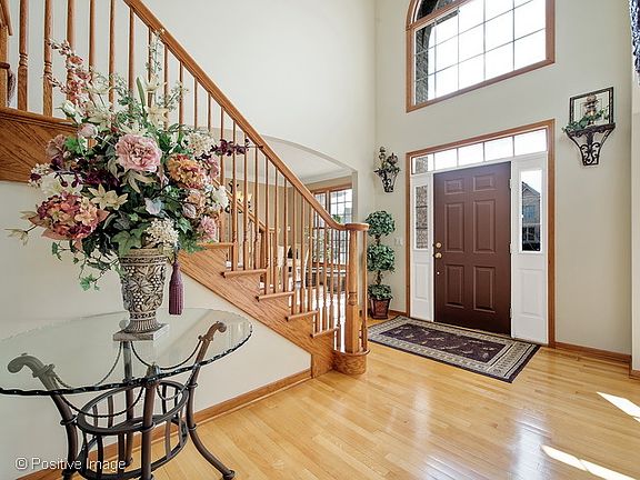 2nd image of 905 Academy Ln