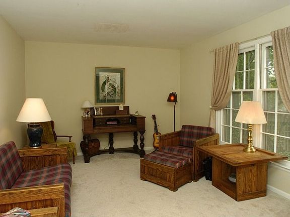 Living rm- window trmts, view of front yard, large windows