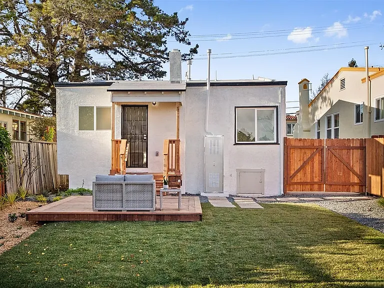 2810 55th Ave — Photo 27