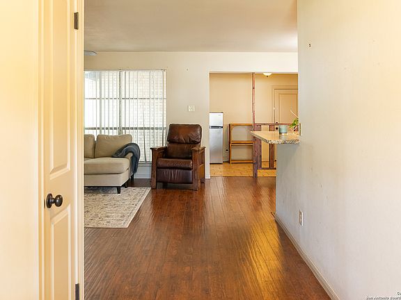5th image of 345 PRINCE DR