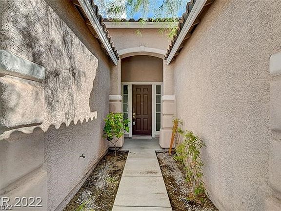 3rd image of 9523 Range Crest Ave