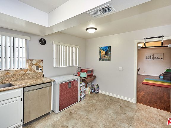 5th image of 3924 Park Pl APT 1