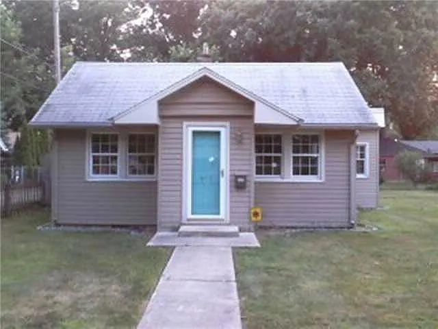 412 Kenmore Ave photo 1