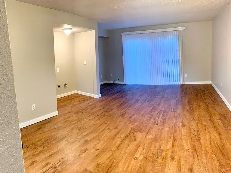 540 W Maple St #25 — Photo 7