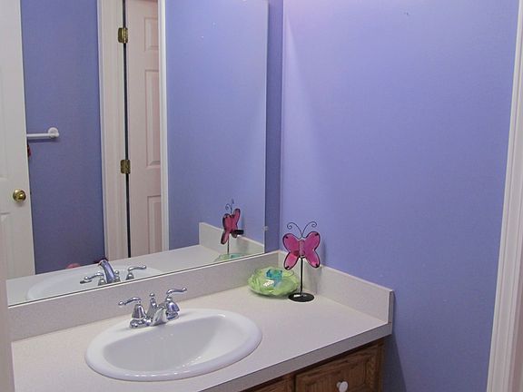 5th image of 218 Oxford Lake Dr