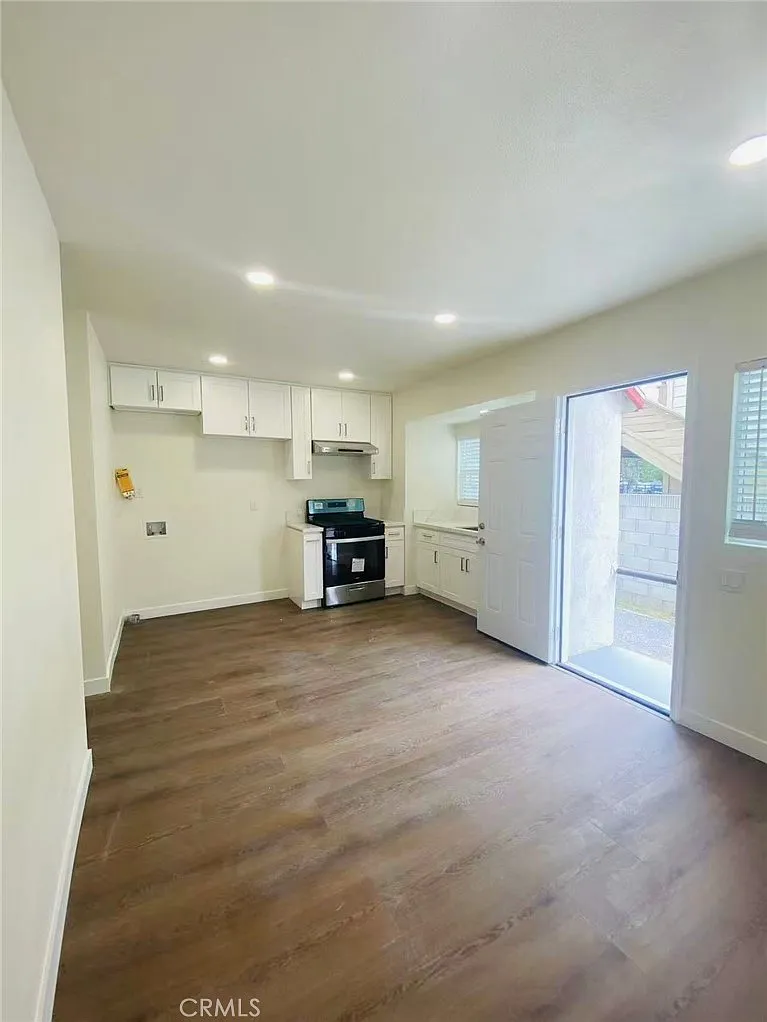 Building Photo - 920 W Olive Ave #1